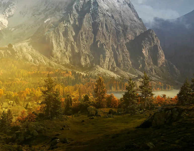 The Blood of Dawnwalker key art showing Coen above the valley of Vale Sangora